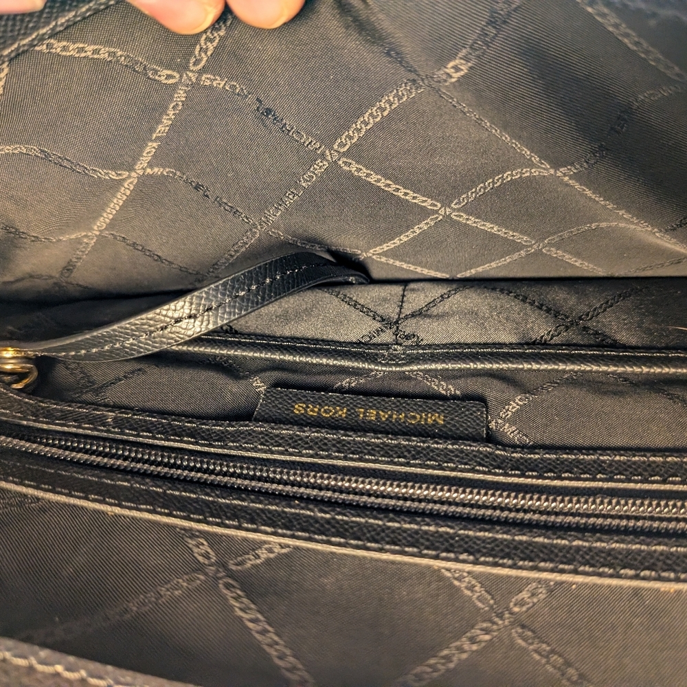 Michael Kors Voyager Tote With Black Leather - Picture 5 of 11